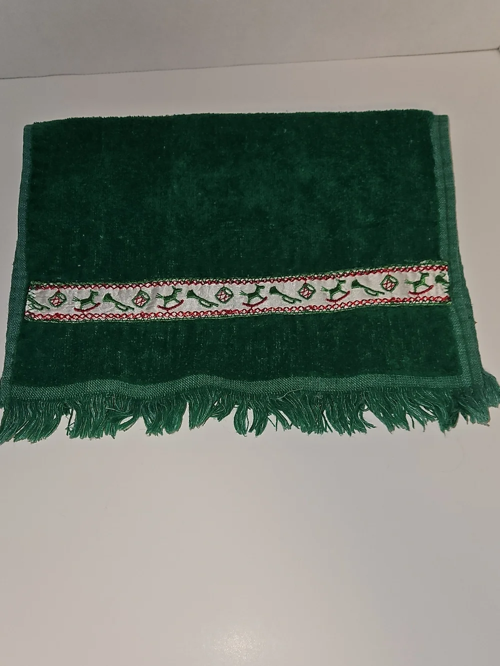 Vintage Green Cannon Christmas Fingertip Towel from the 1960s or 1970s